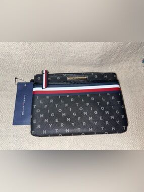 Tommy Hilfiger classic logo wristlet New!